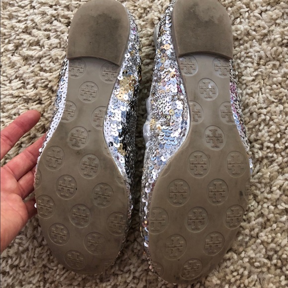 tory burch gold and silver sequin flat size 7. - Picture 3 of 4